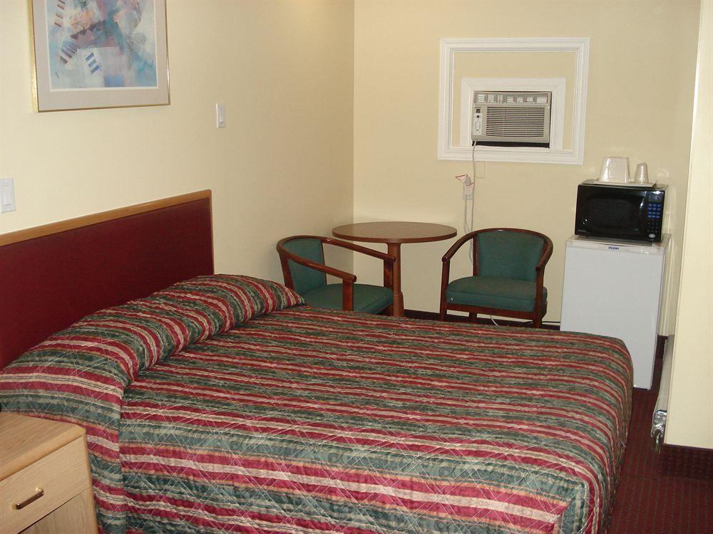 Lincoln Motel Sturgeon Falls Екстер'єр фото