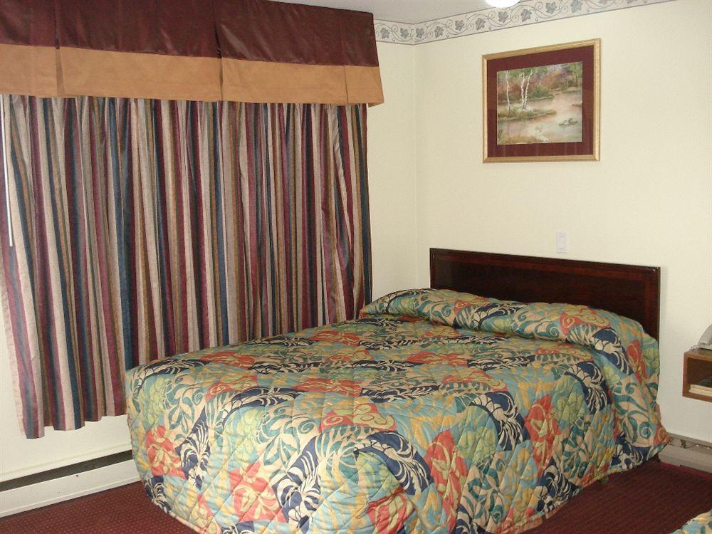 Lincoln Motel Sturgeon Falls Екстер'єр фото