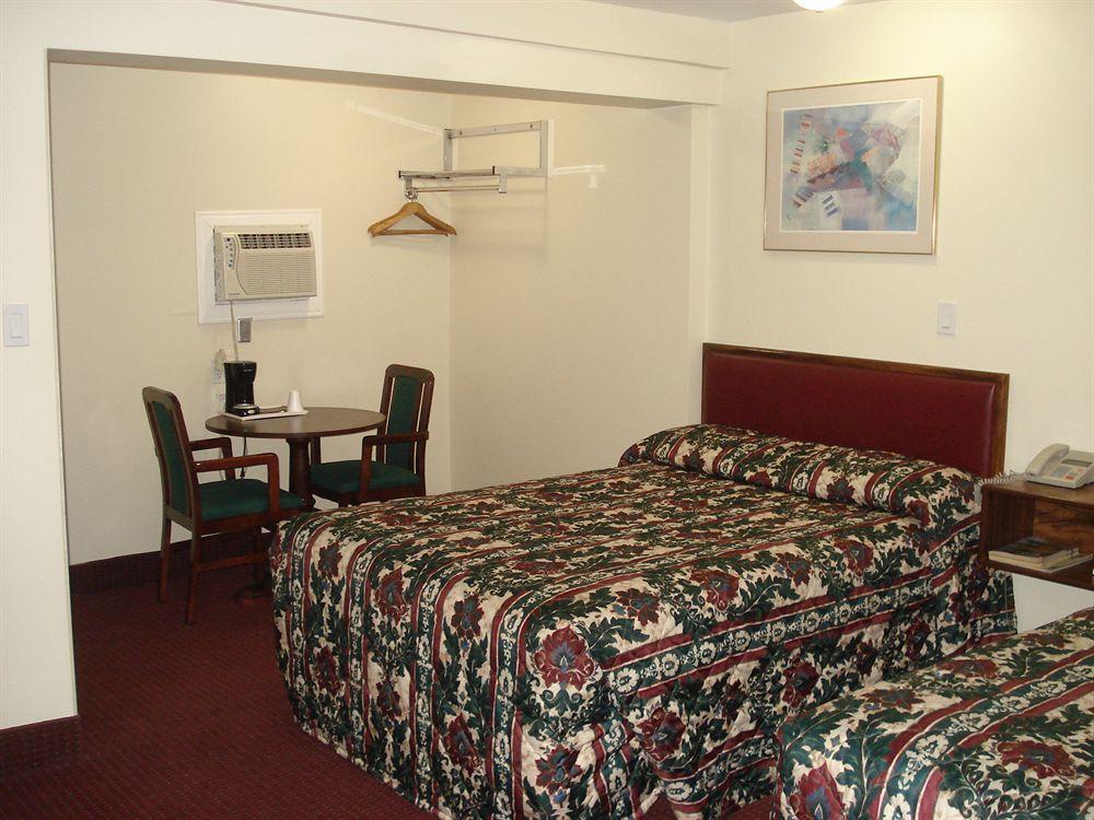 Lincoln Motel Sturgeon Falls Екстер'єр фото