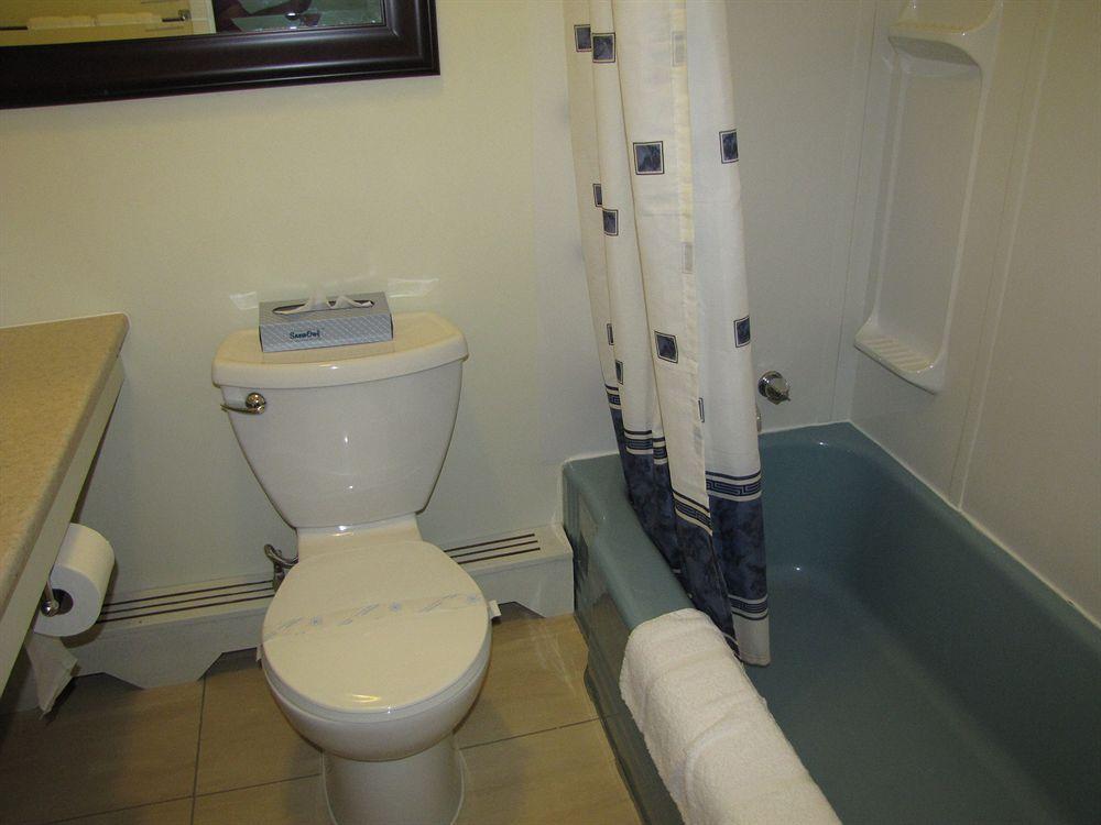 Lincoln Motel Sturgeon Falls Екстер'єр фото
