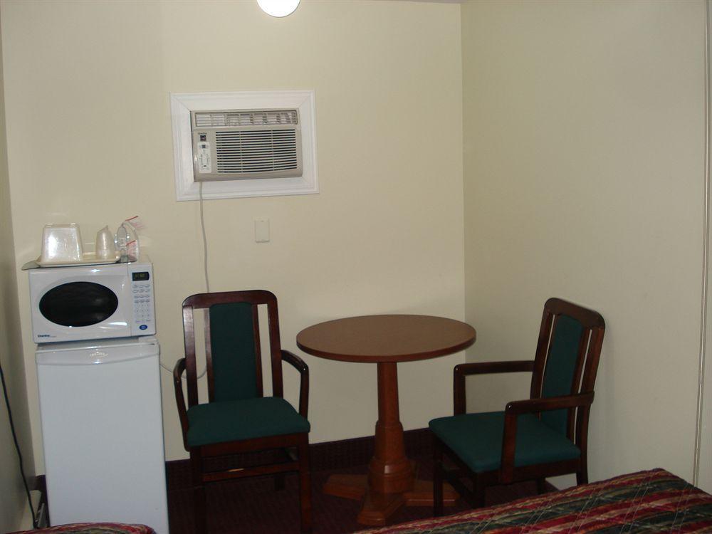 Lincoln Motel Sturgeon Falls Екстер'єр фото