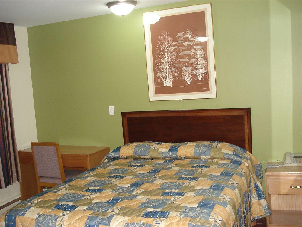 Lincoln Motel Sturgeon Falls Екстер'єр фото