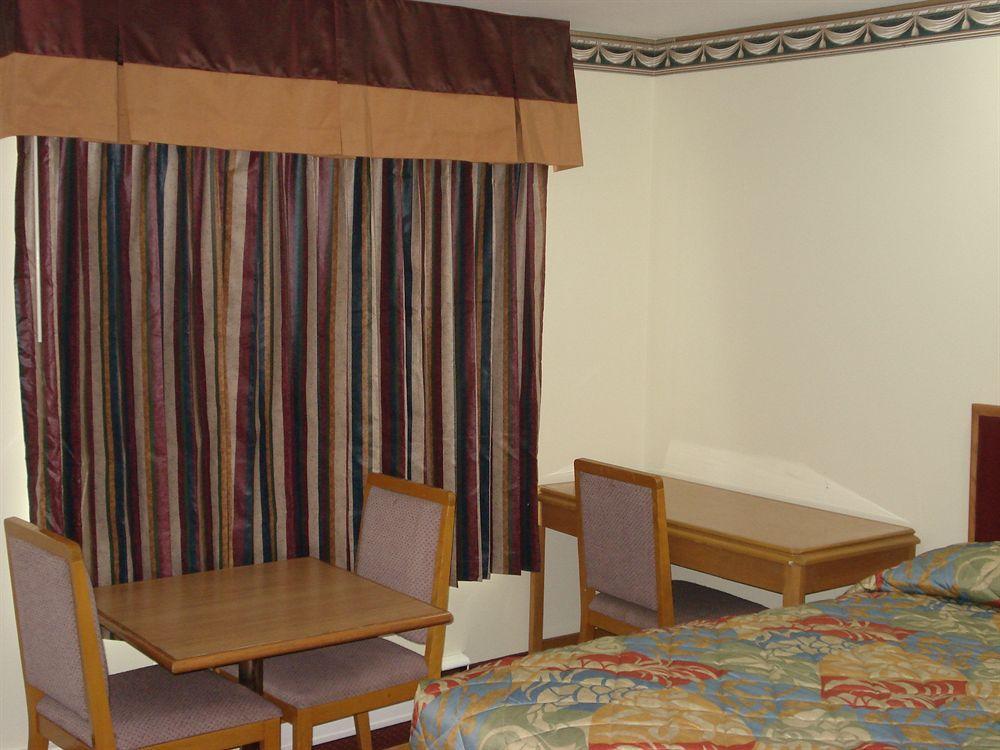 Lincoln Motel Sturgeon Falls Екстер'єр фото