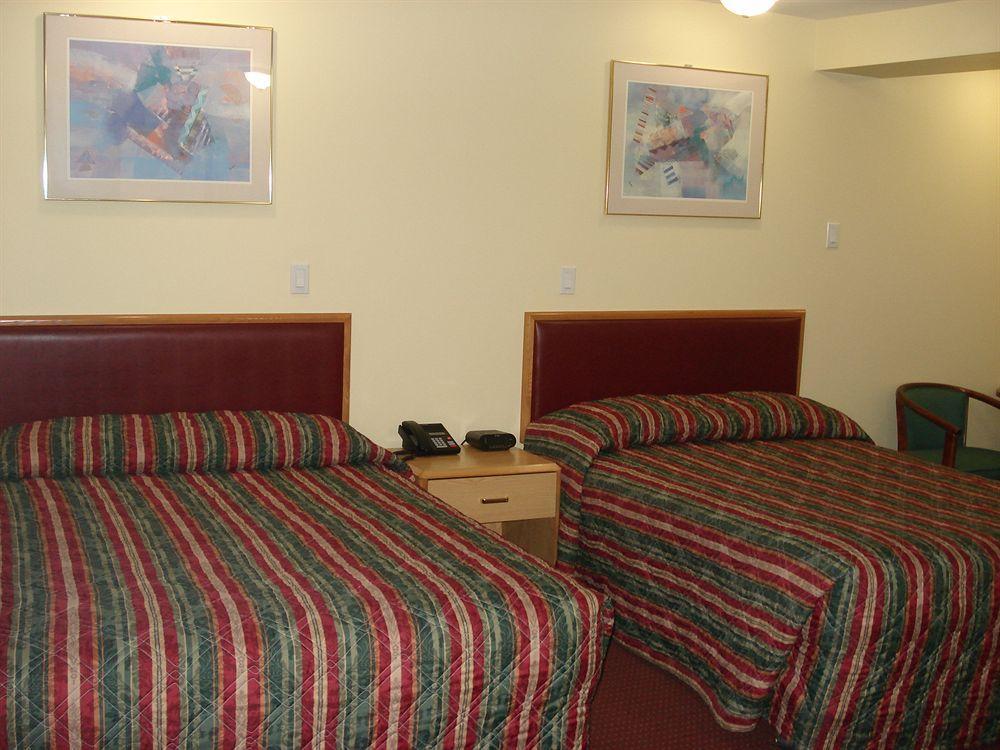Lincoln Motel Sturgeon Falls Екстер'єр фото
