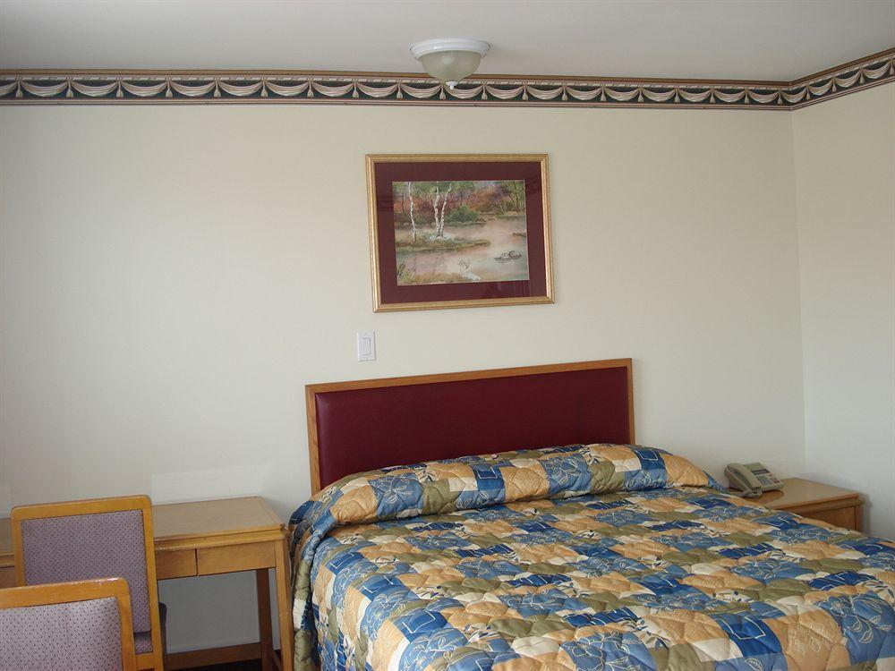 Lincoln Motel Sturgeon Falls Екстер'єр фото