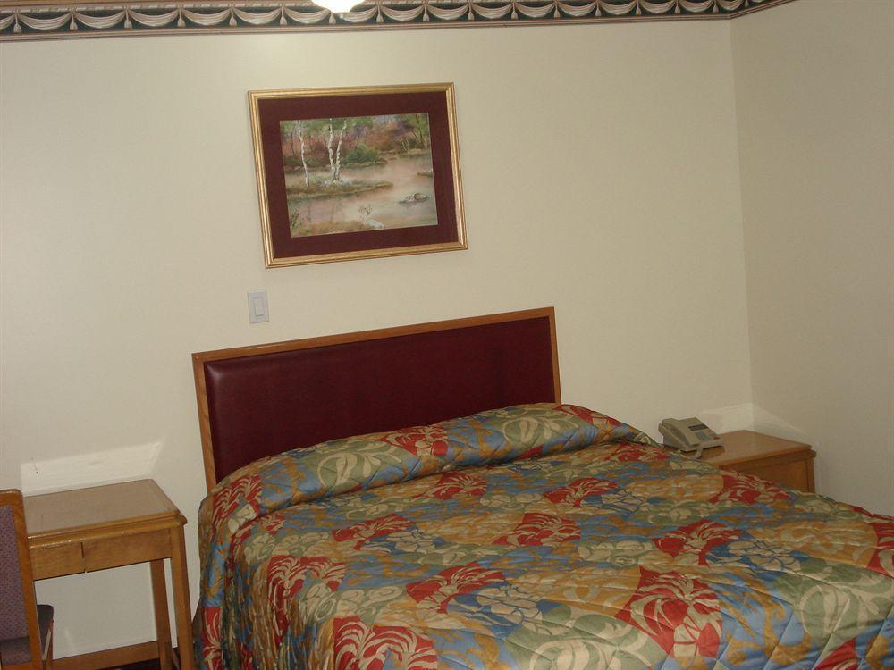 Lincoln Motel Sturgeon Falls Екстер'єр фото