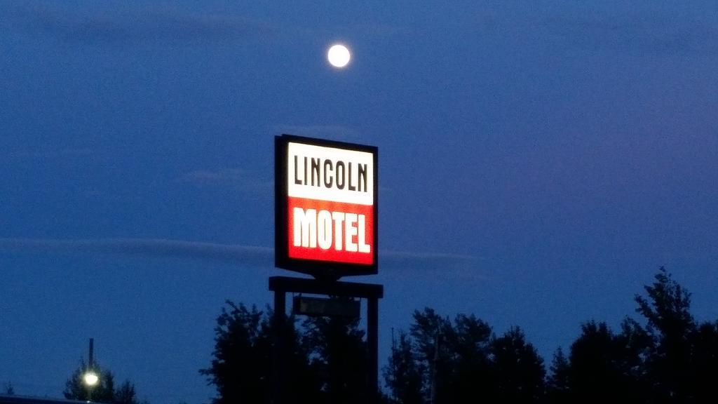 Lincoln Motel Sturgeon Falls Екстер'єр фото