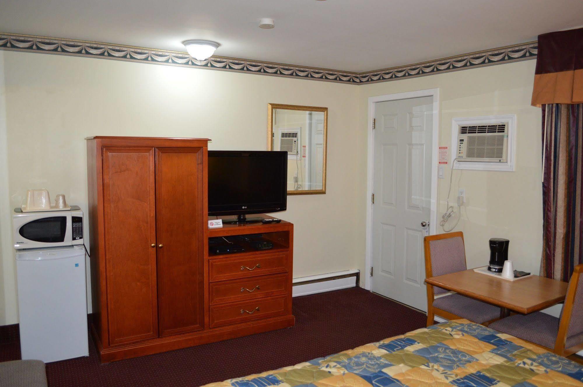 Lincoln Motel Sturgeon Falls Екстер'єр фото