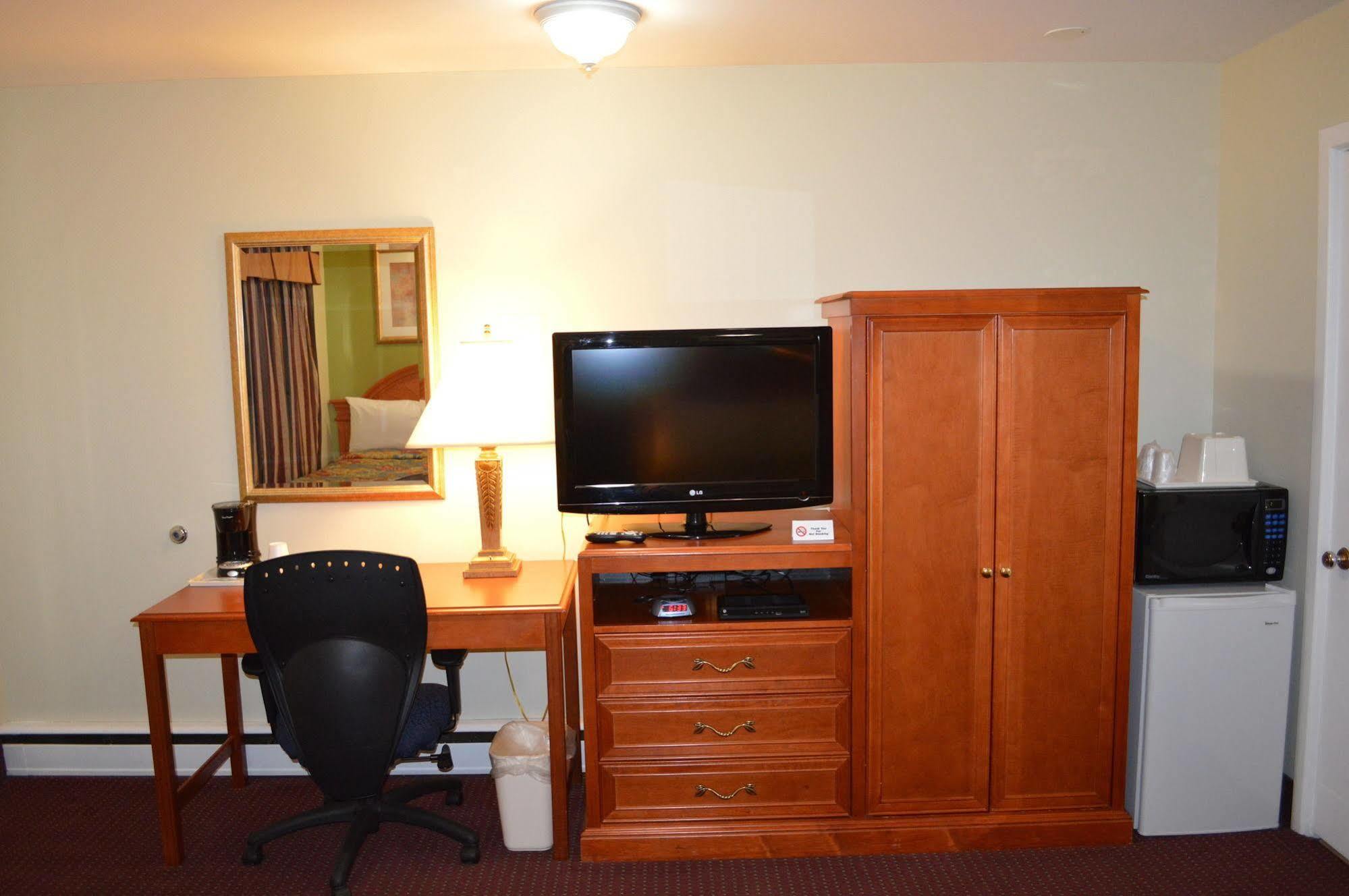 Lincoln Motel Sturgeon Falls Екстер'єр фото