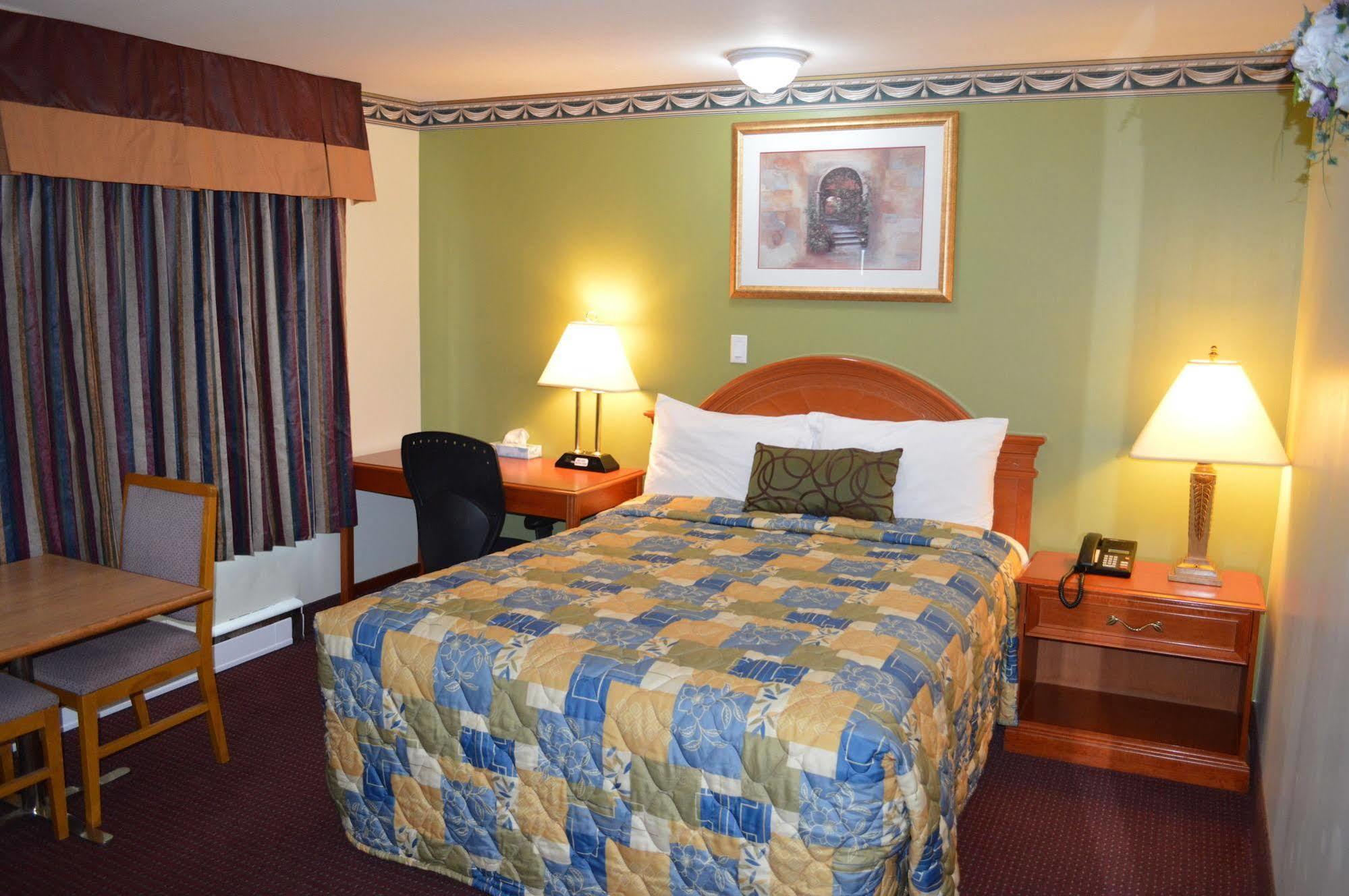 Lincoln Motel Sturgeon Falls Екстер'єр фото
