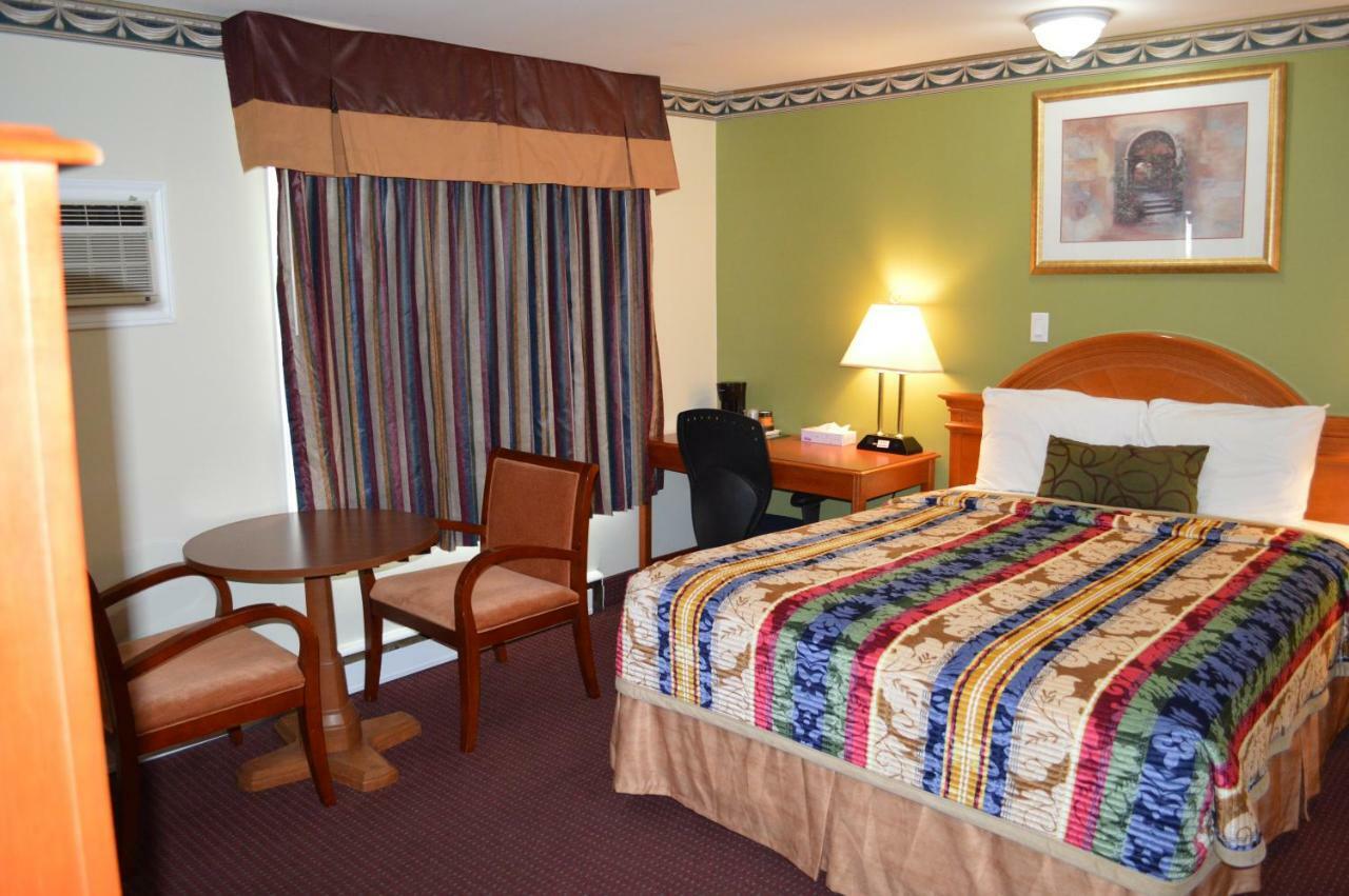 Lincoln Motel Sturgeon Falls Екстер'єр фото