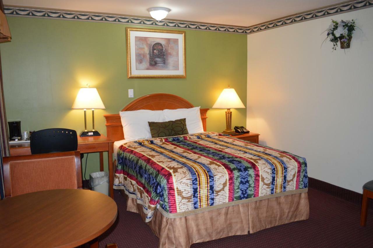 Lincoln Motel Sturgeon Falls Екстер'єр фото