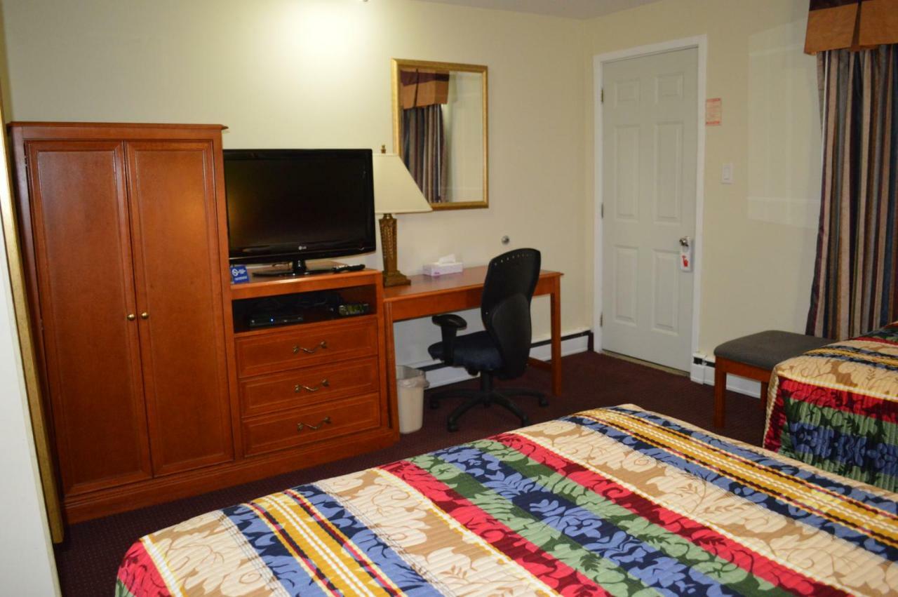 Lincoln Motel Sturgeon Falls Екстер'єр фото