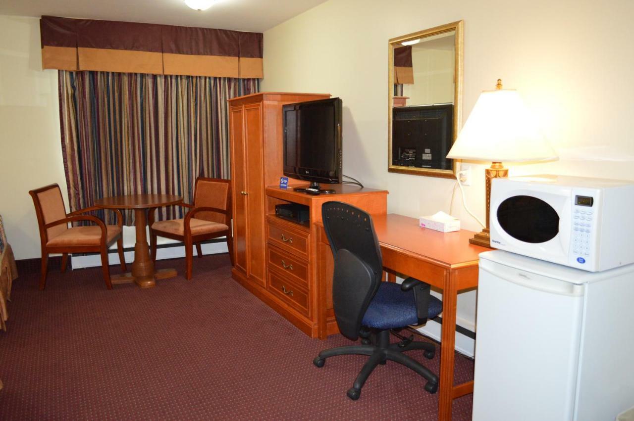 Lincoln Motel Sturgeon Falls Екстер'єр фото