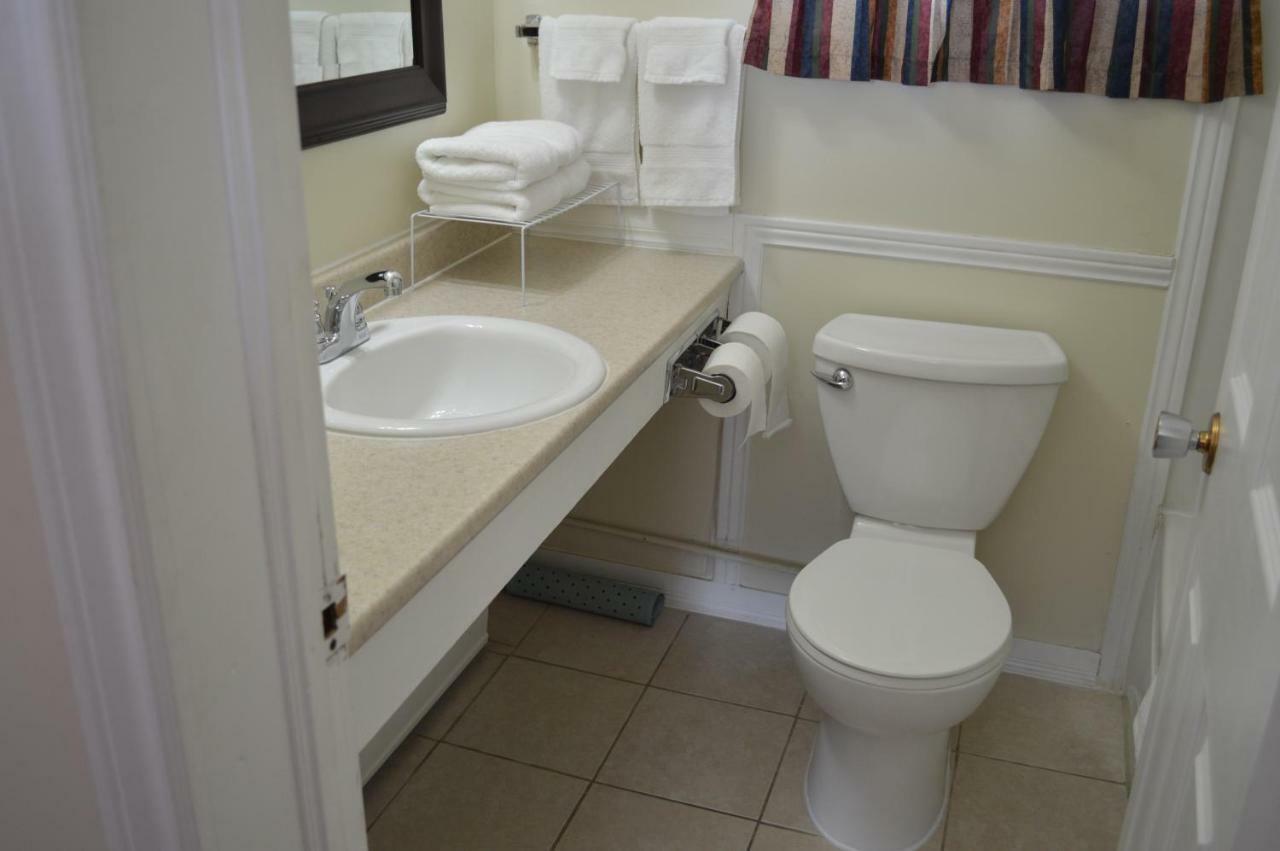 Lincoln Motel Sturgeon Falls Екстер'єр фото