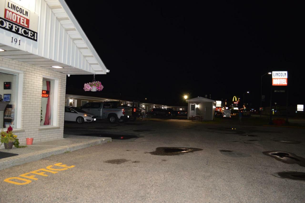 Lincoln Motel Sturgeon Falls Екстер'єр фото